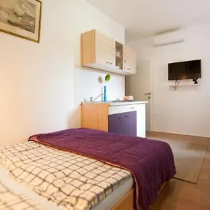 Centar 2 Private With Ensuite And Kitchenette Apartman