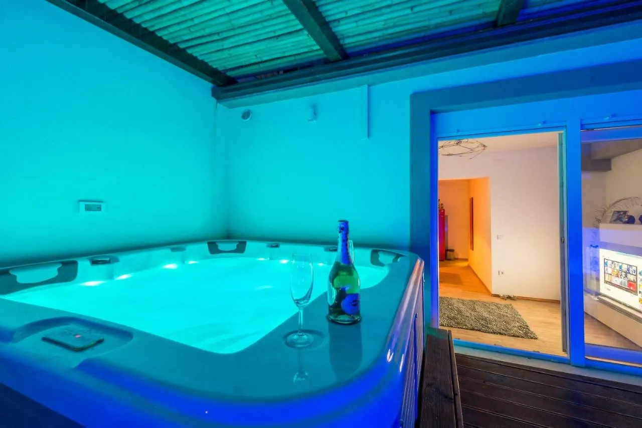 Alena Luxury Apartment With Jacuzzi Split
