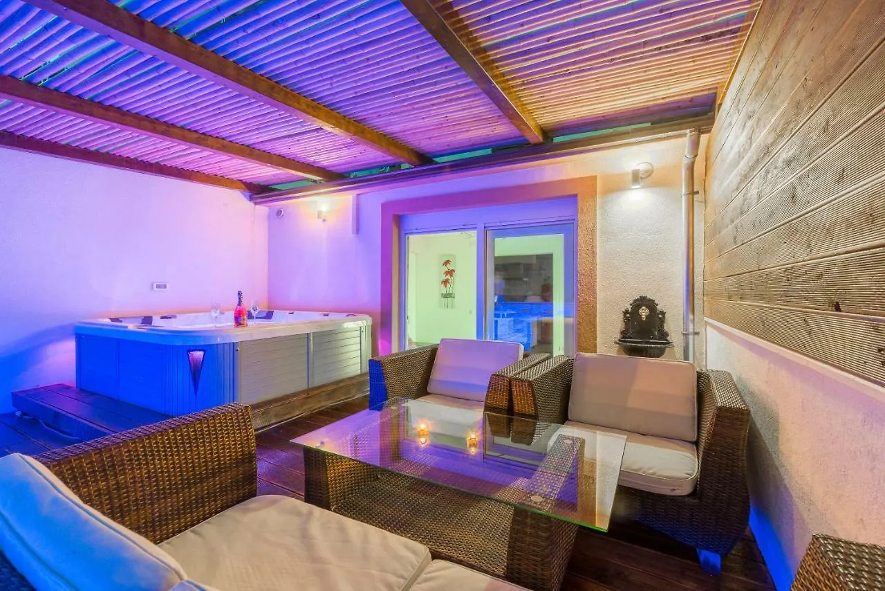 Alena Luxury Apartment With Jacuzzi contacts