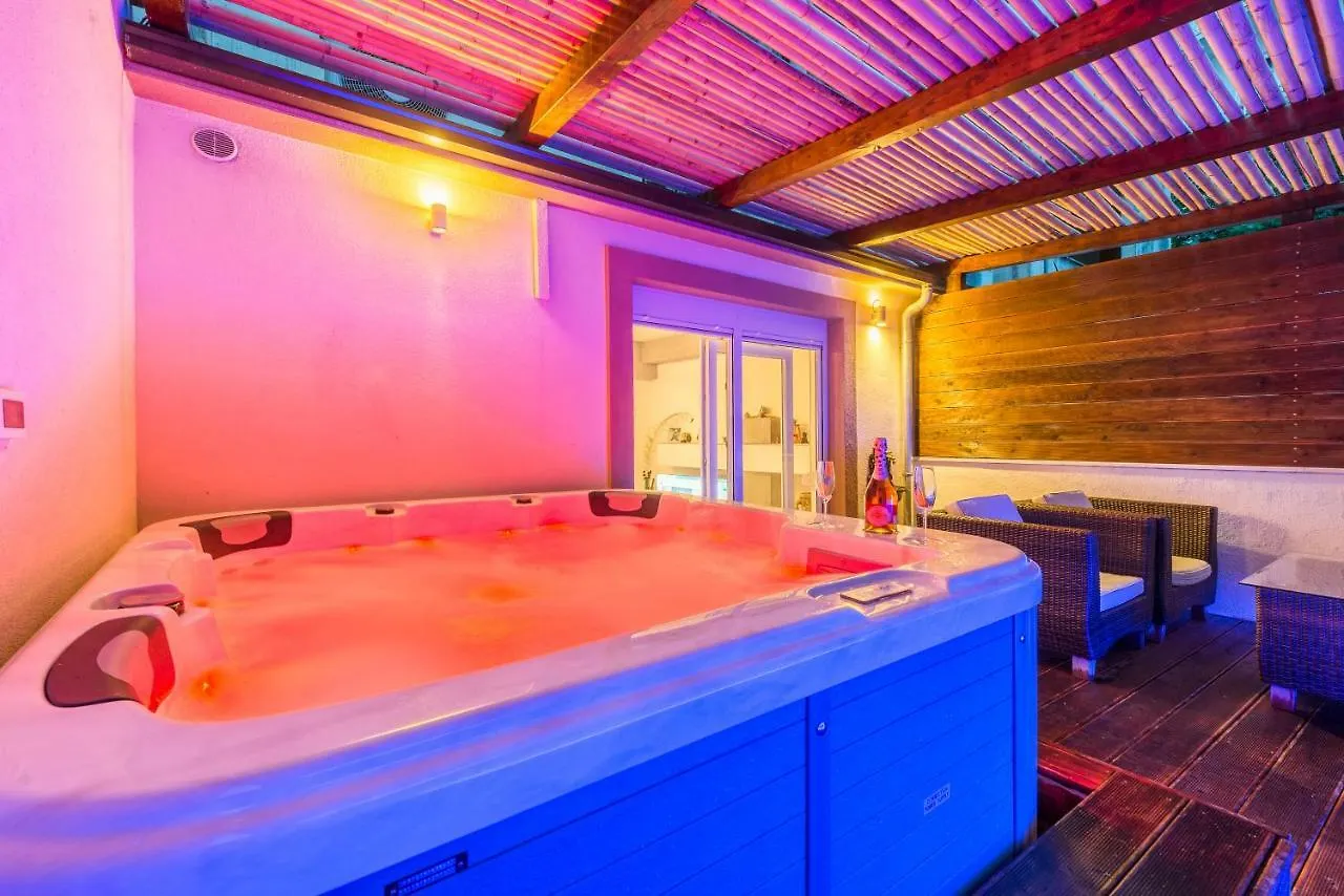 Alena Luxury Apartment With Jacuzzi Split